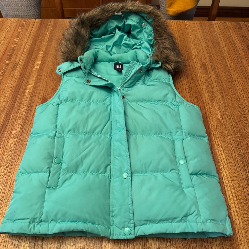 GAP Women’s down-filled hooded puffer vest, size medium